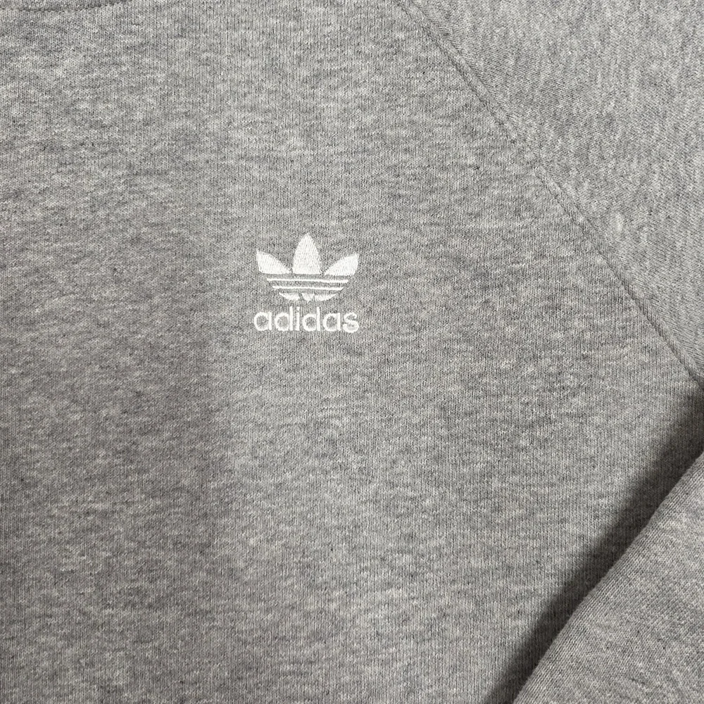 Adidas Essential Crewneck Sweatshirt Heathered Gray IM4537 Men's Size Small